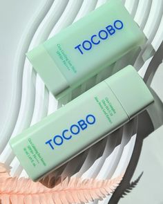 Introducing Tocobo's newest sun protection offerings, courtesy of Stylekorean & Tocobo! I'll start off by saying Tocobo did an absolutely amazing job on this new line. These have quickly become my most used sunscreens this summer! 🤍 ☀️Cica Calming Sun Serum • SPF50+ PA++++ vegan chemical sunscreen • cica, HA complex, aloe leaf extract & safflower flower extract provide hydration, cooling, antioxidants & anti-inflammatory benefits • reef-safe & suitable for sensitive skin Gorgeous minty gre... Tocobo Sun Screen, Sunscreen Packaging, Green Packaging, Korean Sunscreen, Chemical Sunscreen, Minty Green, Aloe Leaf, Sunscreen Spf 50, New Line