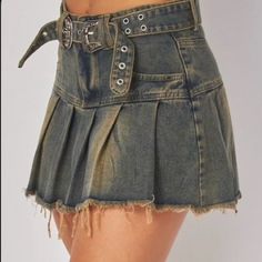 Never Worn Denim Skirt Size Small Denim Plaid Skirt, Jean Pleated Mini Skirt, Brown Jean Skirt, Juliet Costume, Denim Corset Belt, Denim Skirt Y2k, Pleated Denim Mini Skirt, Ripped Denim Skirts, Sew Ideas