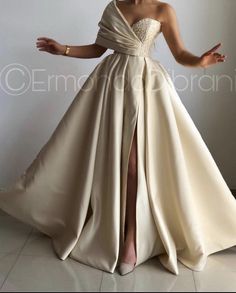 Soiree Dress 2023, Ziyafət Geyimləri 2023, Evening Dresses Elegant 2023, Soiree Dresses 2023, Vestidos Color Beige Elegantes, Fancy Evening Gowns, Classy Ball Gowns, Plush Dress, Princess Evening Dress