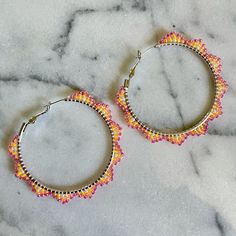 Beaded hoop earrings. 2" hoop Beaded Hoop Earrings Patterns, Seed Bead Hoop Earrings, Beaded Jewelry Tutorials, Beaded Jewelry Patterns, Beaded Hoop Earrings, Beaded Hoops, Earring Patterns, Brick Stitch, Beaded Jewelry Diy