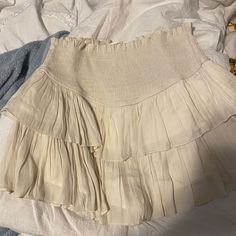 Nwt Cream Boutique Skirt Size Small Pleated Flared Skirt For Vacation, High-waist Flowy Mini Skirt For Day Out, High Waist Flowy Mini Skirt For Day Out, Flowy High Waist Mini Skirt For Day Out, Pleated Tiered Skirt For Brunch, Tiered Pleated Skirt For Brunch, Chic Cream Tiered Mini Skirt, Flowy Beige Mini Skirt With Elastic Waistband, Pleated Tiered Skirt For The Beach