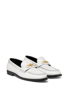 Lining: Lambskin 100%, Goat Skin 100% Outer: Calf Leather 100% Sole: Calf Leather 100% FARFETCH ID: 22100438 Brand style ID: 10121231A08773 White Dress Shoes Men, Versace Slippers, White Dress Shoes, Patent Leather Loafers, Slippers Women, White Shoes Women, Brand Style, Footwear Design Women, Penny Loafers