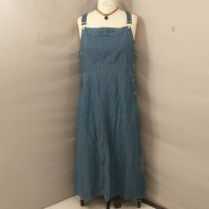 Unworn, With Original Tag, 100% Cotton Denim. Skirt - Dress - Jumper With Classic Overall Styling. Condition Very Good, One Faded Area Lower Left Side -See Last Pic. Adjustable Length Straps. Silver Hardware . Plus Size, 2x. Waist 42". Waistband To Hem 36". Vintage Medium Wash Midi Dress, Thrift Lookbook, Gold Evening Gown, 1940 Dress, Hemp Dress, White Maxi Dress Boho, Barbie Pink Dress, Denim Overall Dress, Midi Short Sleeve Dress