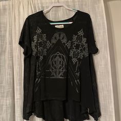 We The Free Oversized Graphic Tee Size Xs/Sm Washed Black Color Raw Hem Oversized Nwot- Never Worn. Only Put On To Take Pics For Post. Oversized Black Grunge Tops, Black Summer T-shirt With Shirttail Hem, Black T-shirt With Shirttail Hem For Summer, Black Shirttail Hem T-shirt For Summer, Black T-shirt With Shirttail Hem For Spring, Oversized Edgy Tops For Spring, Oversized Graphic Print Top For Layering, Oversized Tops With Graphic Print For Layering, Oversized Grunge Tops For Spring