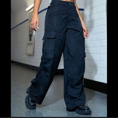 These Are Wide Leg Cargo Pants With Side Pockets. Size Small. Very 90s Vibe, Perfect On The Waste But Baggy In The Right Places. I Would Describe Them As Comfy Parachute Style Pants. Totally Punk Rock Perfection! Never Worn Just Tried On For Size. Cargo Pants Color, Wide Leg Cargo Pants, Pocket Sweatpants, Leather Jumpsuit, Cropped Wide Leg Pants, Wide Leg Dress Pants, Leather Jeans, Flowy Pants, Women Cargos