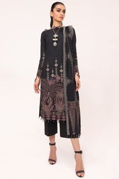 Traditional Winter Unstitched Suit With Printed Motifs, Winter Unstitched Suit With Printed Motifs, Black Traditional Sets With Digital Print, Traditional Black Sets With Digital Print, Black Digital Print Long Sleeve Sets, Black Long Sleeve Digital Print Set, Black Long Sleeve Sets With Digital Print, Unstitched Black Cotton Sets, Elegant Black Cotton Lawn Suit