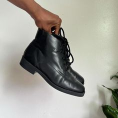 Vintage women black leather upper lace up oxfords shoes  Woman's size: 7M Brand: Mobility  📌Please read shop policy📌 💕Ask me any questions💕 Oxfords Shoes, Women Oxford Shoes, Oct 1, Vintage Women, Philadelphia Pa, Tie Shoes, Womens Oxfords, Philadelphia, Vintage Ladies