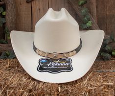 "Turn heads when you wear our beautiful handmade cowboy hat . -SIZE MEDIUM FITS 7 , 7 1/8 , SIZE LARGE 7 1/4 , 7 3/8 -CROWN 4 1/2 \" -BRIM 3 7/8\"" Western Style White Top Hat With Flat Crown, White Flat Crown Hat For Western-themed Events, Western Handmade Felt Hat For Ranch, Handmade Western Felt Hat For Ranch, Handmade White Western Felt Hat, Cowboy Hut, Chapeau Cowboy, Western Cowboy Hats, Cowboy Western