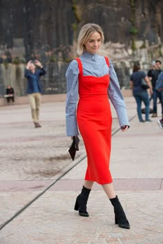 Nadia Fairfax Wearing Bright Red Dress Over A Checked Button Up On The Streets Of Fashion Week Australia Shirt Under Dress, Bright Red Dress, Quick Fashion, Shirt Dress Outfit, Street Style 2017, Red Dress Outfit, Looks Street Style, Street Style Trends, Street Style Winter