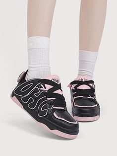 Majesda® - Color-coded Letters Couple Skate Shoes- Outfit Ideas - Streetwear Fashion - majesda.com Retro Summer Outfits, Streetwear Couple, 90s Platform Shoes, Hip Hop Fashion 90s, Unique Streetwear, Fresh Outfits, Streetwear Aesthetic, Stylish Boots, Retro Summer