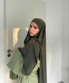 Khimar And Niqab, Khimar Hijab Style, Khimar With Niqab, Khimar Outfits Aesthetic, Aesthetic Khimar, Hijab Khimar Style, Niqab Fashion Abayas, Khimar Style Muslim, Jilbab Hijab Style