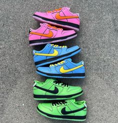 After months of anticipation, Nike SB’s collection with The Powerpuff Girls franchise has finally gotten a proper release date. Select skate shops across the globe are scheduled to launch their pairs of the Blossom, Bubbles, and Buttercup Dunk Lows on December 14th. A wider Nike SNKRS app release is expected to take place on December 15th. Archive Sneakers, Nike Dunk Shoes, Dunk Shoes, Zapatillas Jordan Retro, Sneaker Heads, Pretty Shoes Sneakers, Jordan Shoes Girls