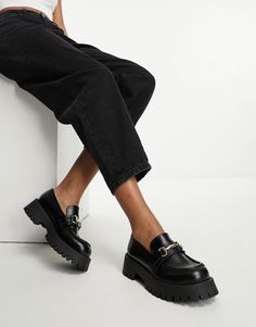 Shoes by ASOS DESIGN Good things come in pairs Slip-on style Snaffle detail Round toe Chunky sole City Break Outfit, Black Loafer Shoes, Chunky Loafer, Sacs Tote Bags, Chunky Loafers, Women Shoes Online, Black Loafers, Heeled Loafers, Vans Old Skool