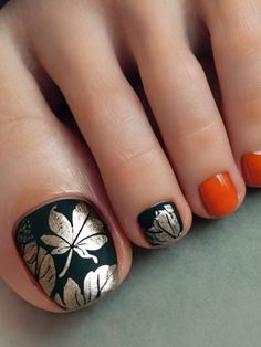 75+ Cute Fall Toe Nail Designs and Ideas | Sarah Scoop Simple Halloween Toe Nails, Fall Pedicure Designs Toe Nail Art, Toenail Fall Designs, Toenail Art Designs Halloween, Fall Themed Toenails