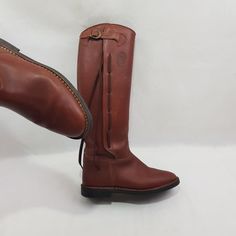 Rare vintage women's western style riding boots. Vintage brown leather boots with round toe, for riding very comfortable. Designer boots for can be for both women and men. Equestrian high boots above the knee, lace up, good. One of a kind. Original '90s style. Limited edition. Good condition, a little scratched, shown in the photo. Can send additional photos on request. On request I can send additional photos. If this shoe you like, and fits, I can give in price. Materials: leather The circumfer Boots Y2k, Womens Western Boots, Boots Shoes Women, Horse Brown, Women 90s, Boots Vintage, Western Boots Women, Buckle Boots, 90s Style