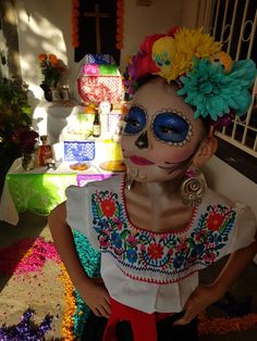 Mexican Halloween Costume, Catrina Costume, Halloween Makeup Witch, Halloween Makeup Sugar Skull, Mexican Halloween, Cute Halloween Makeup, Halloween Crafts Decorations, Costume Themes, Family Halloween Costumes