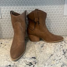 Never Worn Western Ankle-high Booties Medium Width, Western Style Booties With Medium Width, Casual Brown Mid-calf Boots With Reinforced Heel, Brown Western Style Booties Medium Width, Casual Brown Mid-calf Boots With Stacked Heel, Casual Mid-calf Boots With Stacked Heel And Round Toe, Casual Mid-calf Boots With Stacked Heel For Spring, Casual Mid-calf Boots With Almond Toe, Casual Brown Mid-calf Boots For Spring