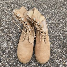 Army Combat Boots Size 9. Tan Combat Boots, Army Combat Boots, Army Shoes, Tactical Uniforms, Black Leather Combat Boots, Jungle Boots, Combat Boots Men, Weather Boots, Mens Leather Boots