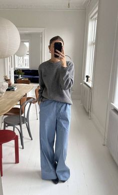 Grey Jumper Outfit, Striped Trousers Outfit, Pajama Pants Outfit, Stripe Pants Outfit, Form Outfits, Office Fits, Striped Pajama Pants