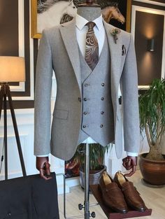 Male Waist, Blazer Waistcoat, Grey Slim Fit Suit, Classic Suits, Costume Vert, Gentlemen Wear, Double Breasted Waistcoat, Classy Suits, Mode Costume