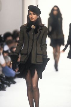 Chanel Fall 1991, 90s Runway Fashion, Vintage Runway, Runway Outfits