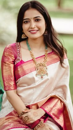 Gadwal Saree Blouse Designs, Ashika Ranganath Saree, Kannada Bride, Ashika Ranganath, South Indian Blouse Designs, Cotton Saree Blouse Designs, Long Gown Design, Saree Jewellery