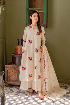 Get your favourite Pakistani designer wear online. Our Embroidered Khaddar suit is perfect for any occasion. National and worldwide delivery available Pakistani Fashion Casual, Pakistani Dresses Casual, Pakistani Fancy Dresses, Dress Design Patterns, Kurta Designs Women, Simple Pakistani Dresses, Designer Dresses Casual, Boutique Dress Designs