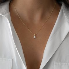 "A beautiful and delicate necklace featuring a cushion stone makes this a super versatile piece. It layers beautifully and also looks great on its own!   - - - D E T A I L S - - -  * Made of 925 Sterling Silver * THICK plating of 14k Gold or Rhodium  * 16\" + 3\" Extension Chain * Nickel-free & Hypoallergenic  * 5x5mm Pendant  * We use the highest grade cubic zirconia for an authentic diamond look! Made with 100% Pure Love! ♡ Comes in a gift-box, ready for gift-giving! 🎁 Happy to answer any questions you may have! 🥰 Let's Connect! 🥰 IG: samijewels_" Elegant Gold Cushion Cut Necklace, Minimalist Diamond Necklace, Dainty Necklace Gold, Necklace Layering, Dainty Gold Necklace, Cushion Diamond, Cz Necklace, Cushion Cut Diamonds, Demi Fine Jewelry