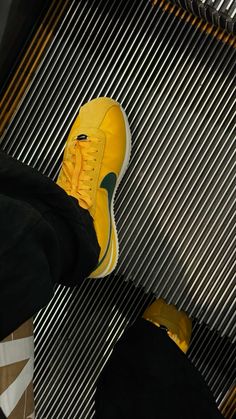 Nike, cortez sneaker, yellow and green, streetwear, casual outfit, sporty outfit, adidas Nike Cortez Outfit, Cortez Nike, Shoes Pic, Cortez Sneakers, Green Streetwear, Outfit Sporty, Outfit Adidas, Sporty Outfit, Yellow Adidas