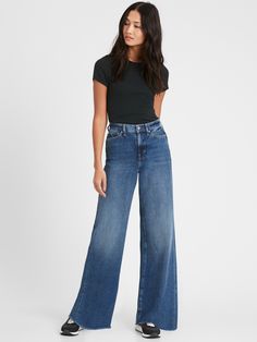 Dark Wash Flare Jeans, Easy Fashion, Black Wide Leg Trousers, White Flares, Flare Denim Jeans, Jeans Outfits, Banana Republic Jeans, High Waisted Flares, Raw Hem Jeans