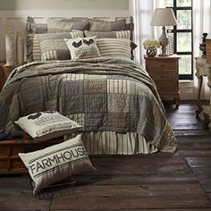 Sawyer Mill Charcoal Luxury King Quilt 120Wx105L Color: Gray. California King Quilts, Design Ložnic, Motif Simple, Plaid Quilt, Bedroom Quilts, Farmhouse Bedding, Mobil Home, Farmhouse Bedroom Decor, King Quilt