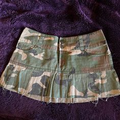 Y2k Army Print Pleated Skirt Size 3 New W/O Tags Skirts Y2k, Army Print, Brown Y2k, Y2k Skirt, Printed Pleated Skirt, Skirt Y2k, Clothing Co, Pleated Skirt, Womens Skirt