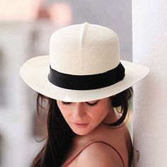 A comfortable hat, handmade in Cuenca, the worldwide famous Panama Hat town in Ecuador. This Panama Fedora hat (Tuis) for men is a top quality, casual and elegant hat. Each hat is individually blocked and trimmed to meet the highest quality standards. #panama #panamahat #hat #hats #madeinecuador #ecuador Mens Kentucky Derby Fashion, Panama Hat Women, Kentucky Derby Fashion, Elegant Hat, Women Fedora, Derby Fashion, Hat Bands, Fedora Hat Women, Fedora Hats