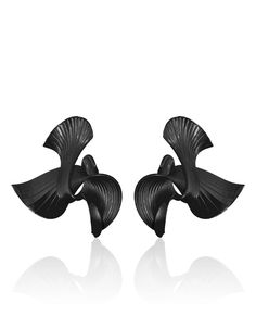 Designed to resemble iris flowers, these LADA LEGINA's 3D Printed earrings will easily add detail to any ensemble. The self-closing ear studs are suitable for pierced ears and are similar to the clip-on earring stylesMaterial: 3D Printed in Nylon3D Printed in the USA 3d Printing Accessories, Earrings 3d Print, 3d Printed Accessories, 3d Printing Earrings, 3d Print Earrings, 3d Printing Jewelry, 3d Printed Fashion, 3d Earrings, 3d Printed Earrings