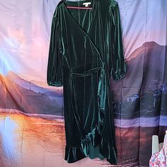 Back Zipper Covered Velvet Feel Stretches Emerald Green Dress, Dress Ruffles, Emerald Green Dresses, Ruffle Dress, Emerald Green, Green Dress, Puff Sleeve, Ruffles, Emerald