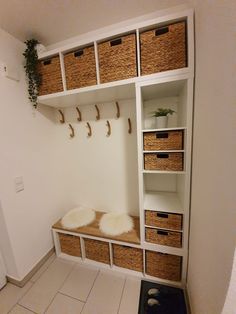 Kallax Garderobe Nook Decor Ideas, Bedroom Ideas Romantic, Nook Decor, Ikea Furniture Hacks, Kallax Ikea, Decoration Kitchen, Remodel Kitchen, Home Entrance Decor