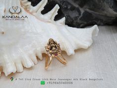 Vanki Designs Jewellery, Simple Ring Design, Rings Ladies, Goddess Laxmi, Mangalsutra Design, Gold Finger Rings, Black Beads Mangalsutra Design