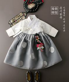 Modern Hanbok, Korean Dress, Vogue Korea, Korea Fashion, Kimono Fashion, Chic Dress, Asian Fashion, Baby Dress