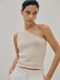 This is ODER’s unique sleeveless knit top, designed to make a statement. With its stretchy fabric, it offers comfortable wear, making it suitable for both layering with innerwear or wearing on its own. This versatile piece is a wardrobe essential that effortlessly complements any outfit.- Perfect for daily wear, providing both comfort and style- Ideal for pairing with different styles of bottoms- Its clean style effortlessly complements any look Beige Stretch Crop Tank Top, Chic Beige Sleeveless Crop Top, Trendy Stretch Beige Tank Top, Trendy Beige Stretch Tank Top, Chic Cream Knit Tank Top, Stretch Beige Tank Crop Top, Fitted Cream Knit Tank Top, Seamless Sleeveless Cotton Knit Top, Beige Fitted Sleeveless Top