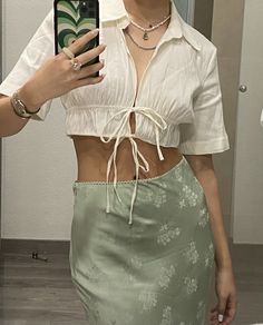 White Summer Top, Green Silk Dress, Ribbon Top, Mode Inspo, Green Silk, Inspiration Mode, Mode Vintage, White Summer, Looks Style