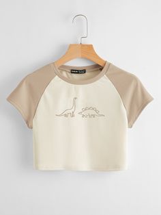 Beige Casual Collar Short Sleeve Fabric Cartoon,Colorblock  Embellished Slight Stretch Summer Women Clothing Cropped Baseball Tee, Adrette Outfits, Baseball Tees For Women, Cute Crop Tops, Cropped Tops, Simple Trendy Outfits, Fashion Weeks, Cute Everyday Outfits, Women T Shirts