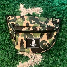 Brand New Casual Rectangular Shoulder Bag With Logo Patch, Everyday Crossbody Bag With Logo Patch, Green Rectangular Streetwear Bag, Green Bag With Adjustable Strap For Streetwear, Casual Logo Bags For On-the-go, Casual Shoulder Bag With Logo Patch For Travel, Camouflage Casual Travel Bag, Casual Camouflage Travel Bag, Functional Green Bags For Streetwear