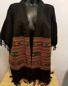 Short kimono with ethnic wool motifs one size fits all, easy to match, wide sleeve 3/4. Measures: length 84cm with fringe Traditional Long Kimono With Tassels, Traditional Kimono With Tassels, Long Sleeve Fringe Kimono For Festivals, Long Sleeve Festival Kimono With Fringe, Festival Long Sleeve Kimono With Fringe, Traditional Fringe Poncho One Size, Festival Black Shawl Kimono, Traditional Fringed Poncho Shawl, Traditional Black Shawl Outerwear