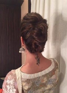 Deepika Padukone Hairstyles, Hair Easy Updo, Easy Updos For Medium Hair, Office Hairstyles, Easy Updo, Haircut Types, Up Dos, Easy Hair Updos