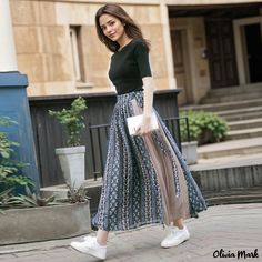 Olivia Mark - Scattered Floral Midi Skirt with High Waist, Pleats, and Chiffon Fabric. Fashion Umbrella, Long Skirt Outfits, High Waisted Pleated Skirt, Pleated Long Skirt, Graduation Dresses, Womens Maxi Skirts, Half Skirt, Street Style Trends, A Skirt