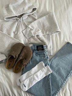 School Outfits Fall Winter, Winter Outfits With Birkenstocks, Cute Outfits With Boston Birkenstocks, Cork Clog Outfit, Fall Outfits With Crocs, Ambercromie And Finch Clothes, Outfit Laid Out, Cozy Birkenstock Outfit, Yellow Birkenstock Outfit