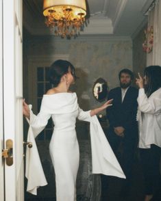 Nuray Khaydarova | şirin çay has been served 🫀 | Instagram Wedding Dress For December, Luxury Engagement Dress, Classy And Elegant Wedding Dress, December Wedding Dress, Structured Wedding Dresses, Elegant Outfit Dress, Elegant White Dresses, White Dress Elegant, All White Dress