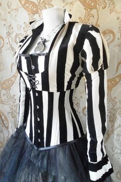 night circus attaire Steampunk Victorian, Victorian Steampunk, Steampunk Costume, Steampunk Clothing, Silk Taffeta, Punk Outfits, Striped Jacket, Stripe Silk