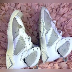 Jordan 6. Size Y2. Excellent Condition. Jordan Grey, Shoes Jordan, Jordan 6, Kids Jordans, Jordan Shoes, Gray White, Kids Shoes, Jordan, Shoes Sneakers