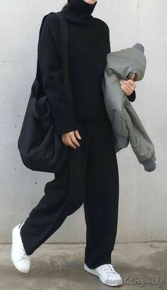 Minimal Trend, Minimalist Moda, Sneakers Fashion Outfits, Looks Black, Minimal Chic, All Black Outfit, Mode Vintage